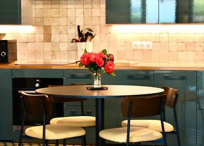 Appart-terrasse , 80m De La Benoit, *